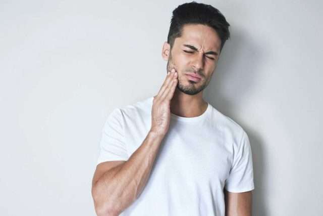 man with wisdom teeth pain